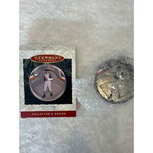 Hallmark Keepsake Ornament Satchel Paige Baseball Heroes‎ Collectors Series
